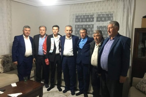 Belediye başkanımız Adem Ceylan Beşbeyler Mahallesinden Mustafa Öndağ'ın Asker Kınası Merasimine katıldı.