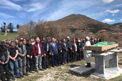 Belediye Başkanımız Adem Ceylan Dörtkonak mahallesi sakinlerimizden Dürdane Başaran hemşerimizin cenazesine katılarak başsağlığı dileklerinde bulundu.