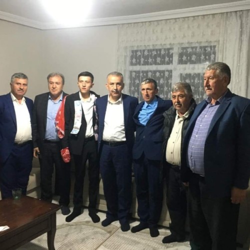 Belediye başkanımız Adem Ceylan Beşbeyler Mahallesinden Mustafa Öndağ'ın Asker Kınası Merasimine katıldı.