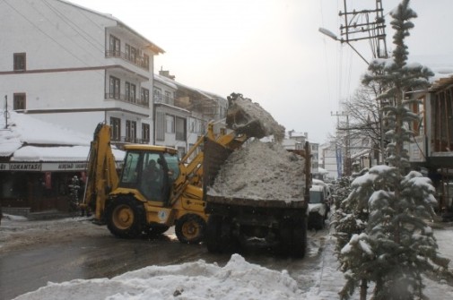 YOĞUN KAR YAĞIŞINA YOĞUN MÜCADELE…