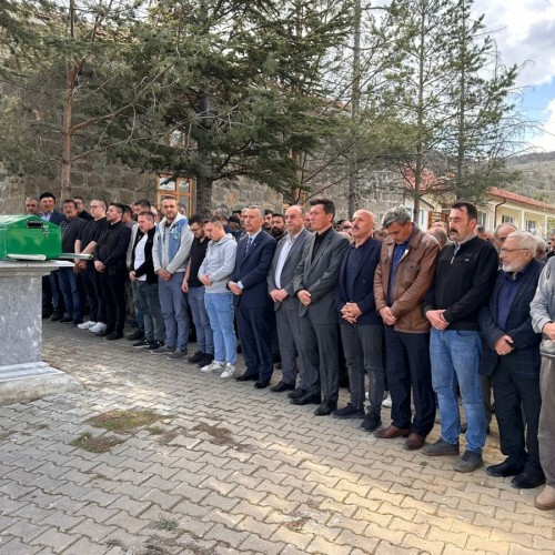 Belediye Başkanımız Adem Ceylan Belediye Meclis üyemiz Mehmet Yaman'ın amcası Kamil Yaman'ın cenazesine katılarak başsağlığı dileklerinde bulundu.
