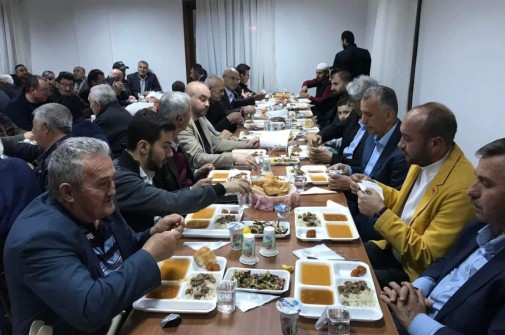 Belediye Başkanımız Adem Ceylan Beşbeyler Mahallesi'nde düzenlenen iftar programına katılarak Beşbeyler köyü hemşerilerimiz ile bir araya geldi.