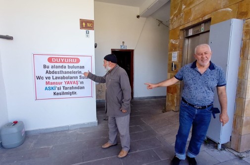 SONUNDA BUNU DA YAPTI İNSANLARIN ABDEST ALMAK İÇİN KULLANDIKLARI SUYU KESTİRDİ.