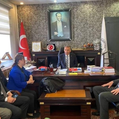 Hacettepe Üniversitesi İdari İşler Daire Başkanı Hasan Özsoy  Belediye Başkanımız Adem Ceylan'a hayırlı olsun dileği ve ziyaretinde bulundul