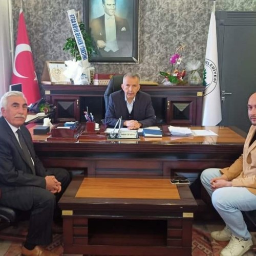 CHP Çamlıdere İlçe Başkanı Mustafa Çiçekçi, Meclis Üyesi İsmail Çiçekçi,Kahramankazan Belediye Meclis üyesi Hacı Mahmut Ayhan Belediye Başkanımız Adem Ceylan'a hayırlı olsun ziyaretinde bulundular
