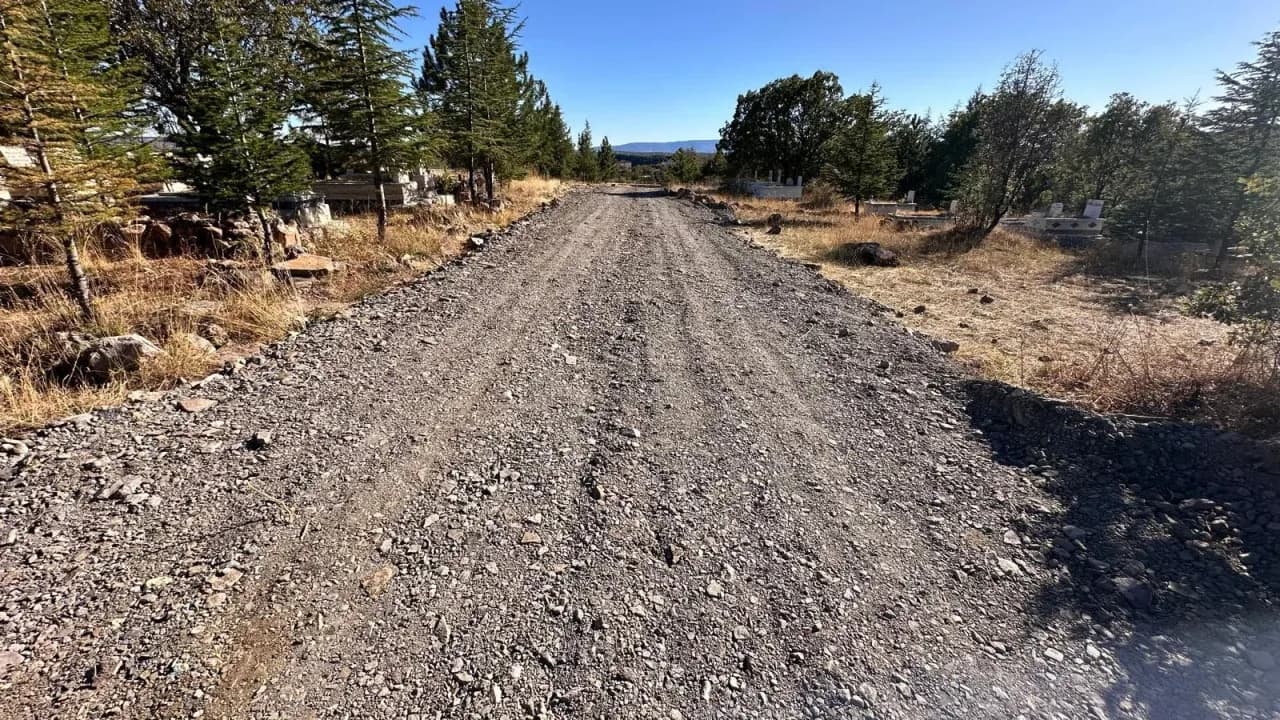 Ahatlar Köyü Mezarlığında Yol ve Altyapı Çalışmaları Tamamlandı