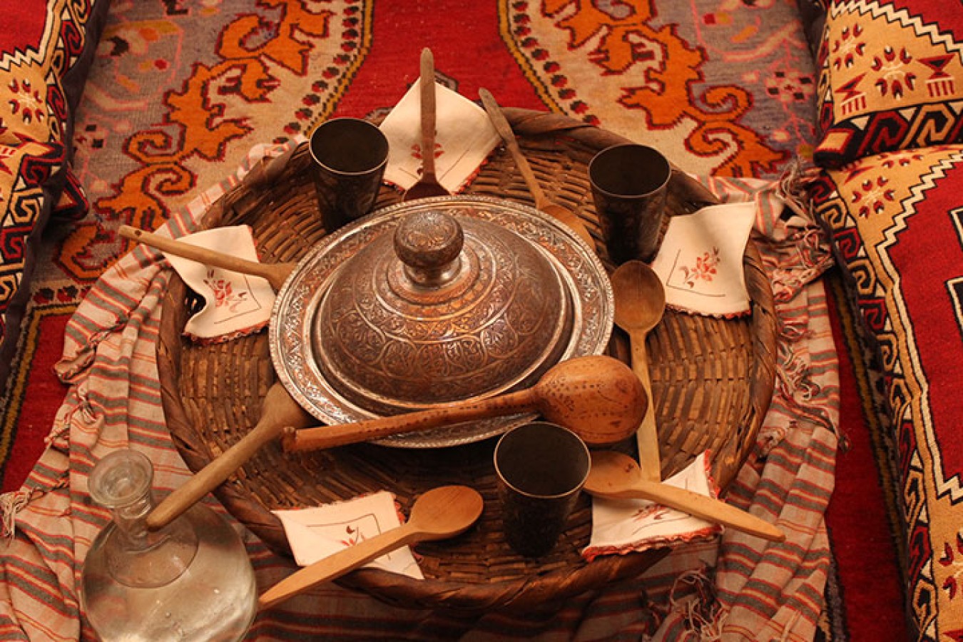 Geleneksel yaşam objeleri – sergi vitrini