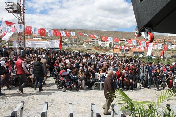 TÜRBEDE GÖRKEMLİ AÇILIŞ